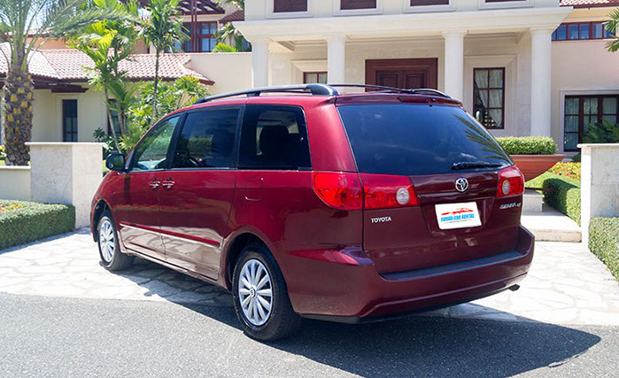 Toyota Sienna back