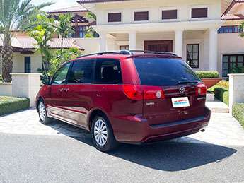 Toyota Sienna back
