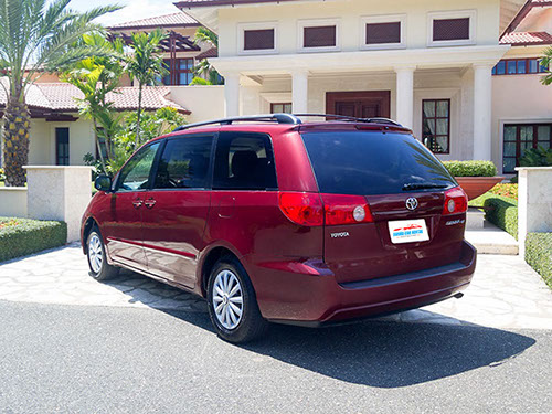 Toyota Sienna back