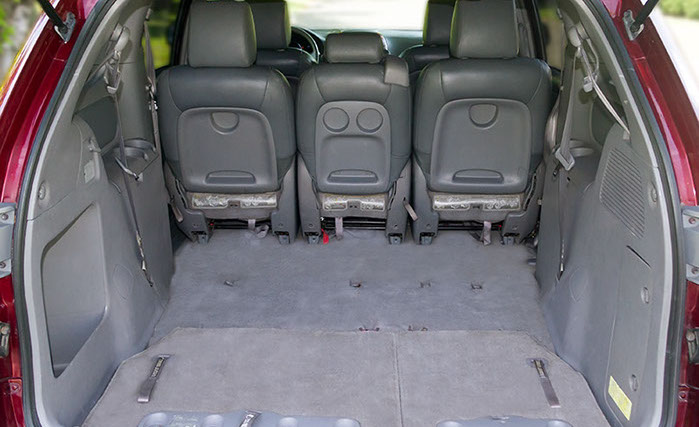 Toyota Sienna tail gate up